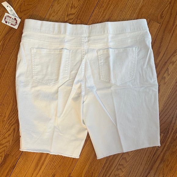 The Pioneer Woman Cream Denim Shorts - Picture 5 of 5